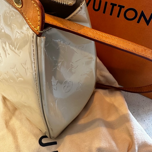 Louis Vuitton Brea PM Vernis - Picture 10 of 12